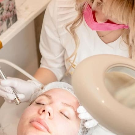 Diamant-Mikrodermabrasion für strahlende Haut und Eigenregeneration Frankfurt OXGE.com Special Offers, Deals & Discounts in Germany