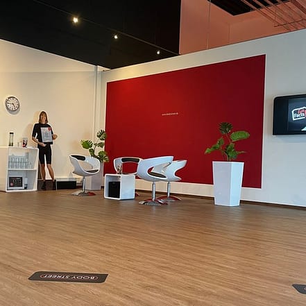 3 oder 5x EMS Ganzkörper-Personal-Trainingseinheiten für 1 Person Düsseldorf OXGE.com Special Offers, Deals & Discounts in Germany