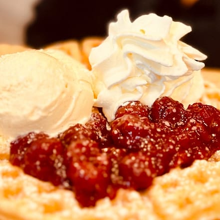 Waffeln mit Puderzucker & Kaffee für 1-4 Personen Bochum OXGE.com Special Offers, Deals & Discounts in Germany