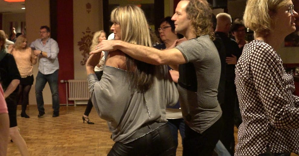 Rabatt auf den Tanzkurs bei CITY Tanzschule im Wall Zentrum Düsseldorf OXGE.com Special Offers, Deals & Discounts in Germany