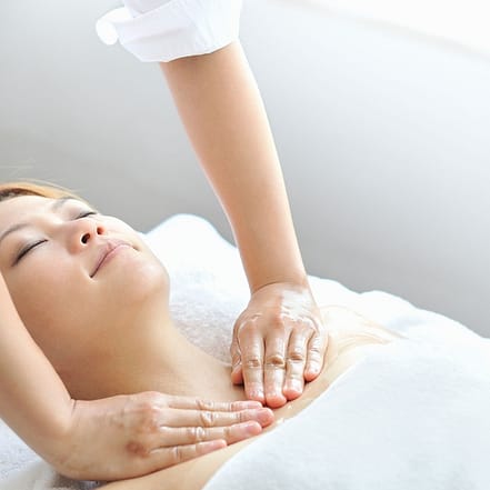 1 x oder 2x Gesichts-Massage, Aromaöl- oder ganzheitliche Heil-Massage München OXGE.com Special Offers, Deals & Discounts in Germany