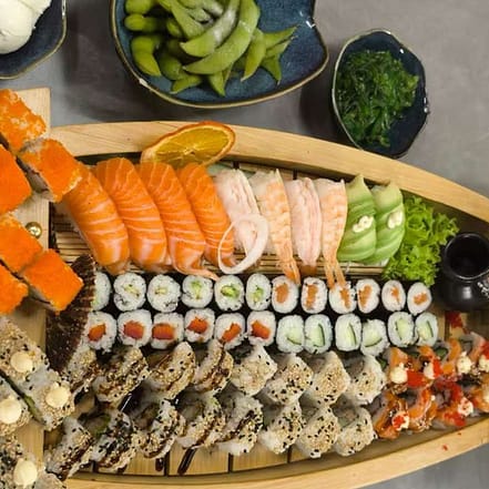 Sushi-Platte nach Wahl inkl. Beilage und Eis für 2 oder 4 Personen Essen OXGE.com Special Offers, Deals & Discounts in Germany