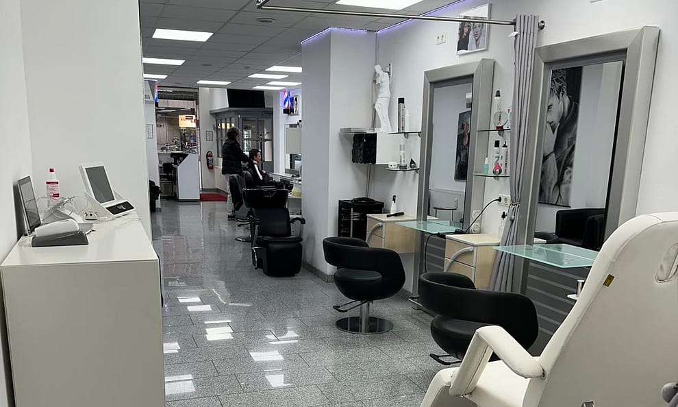 Waschen, Schneiden und Trocknen oder Kopfmassage für Sie oder Ihn Düsseldorf OXGE.com Special Offers, Deals & Discounts in Germany