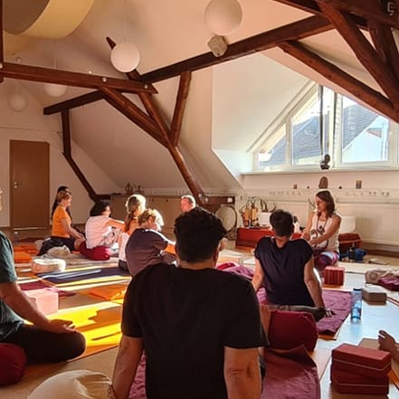 1 oder 2 Yoga-Stunden für 1 – 3 Personen Frankfurt OXGE.com Special Offers, Deals & Discounts in Germany