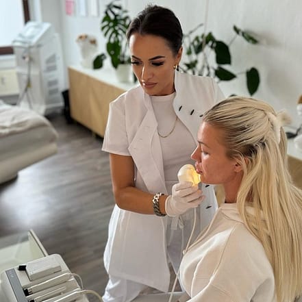 30 – 60 Min. verjüngende Gesichtsbehandlung mit IPL & AHA-Peeling Leipzig/Halle OXGE.com Special Offers, Deals & Discounts in Germany