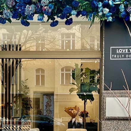30 Min. Premium Maniküre oder SPA Pediküre (ohne Lack) für 1 Person Berlin OXGE.com Special Offers, Deals & Discounts in Germany
