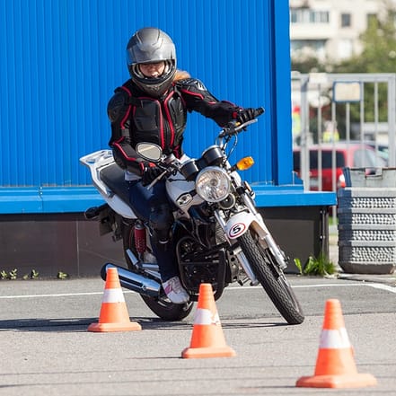 4,5 Std. Motorrad-Kurven-Training National Deal OXGE.com Special Offers, Deals & Discounts in Germany