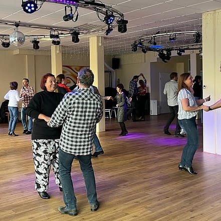8×60 Min. Grundkurs Gesellschaftstanz (8 Wochen) für 1 oder 2 Personen Köln OXGE.com Special Offers, Deals & Discounts in Germany