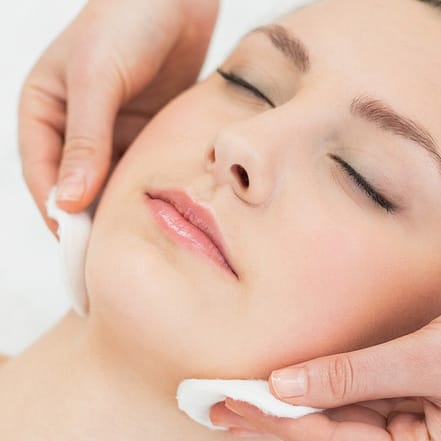 Aqua-Facial für Gesicht, Hals/Dekolleté oder Rücken mit opt. Extras Frankfurt OXGE.com Special Offers, Deals & Discounts in Germany