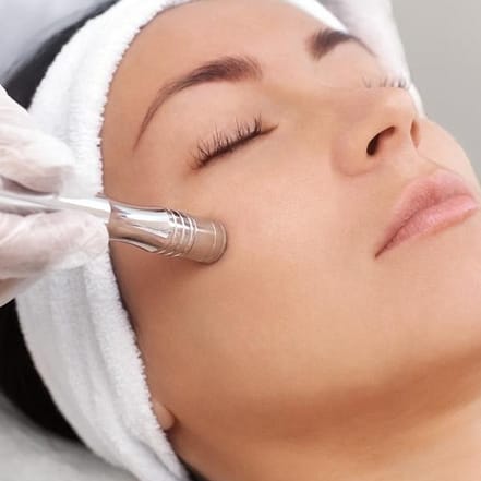 Bis zu 63% Rabatt auf den Kosmetische Gesichtsbehandlung – Mikrodermabrasion bei Valipour Kosmetik Wiesbaden OXGE.com Special Offers, Deals & Discounts in Germany