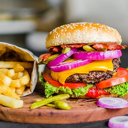 Burger-Menü mit Burger nach Wahl inkl. Getränk, Pommes frites und Dips Essen OXGE.com Special Offers, Deals & Discounts in Germany