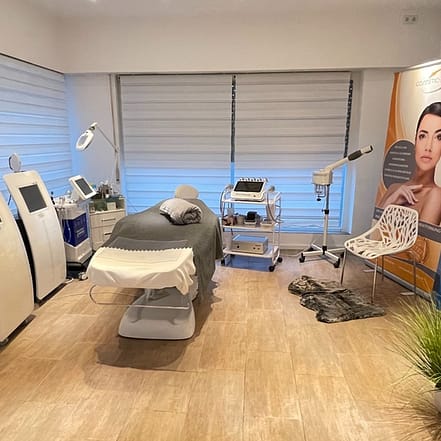 Diamant-Mikrodermabrasion Stuttgart OXGE.com Special Offers, Deals & Discounts in Germany