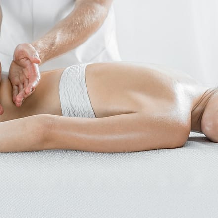 Fußpflege mit Körperpeeling oder Wimpern- und/oder Augenbrauen-Lifting Stuttgart OXGE.com Special Offers, Deals & Discounts in Germany