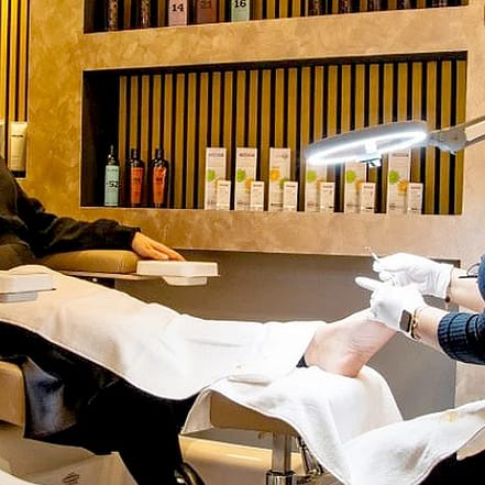 Gesichtsbehandlung inkl. Mani- und/oder Pediküre mit Welcome Drink Stuttgart OXGE.com Special Offers, Deals & Discounts in Germany