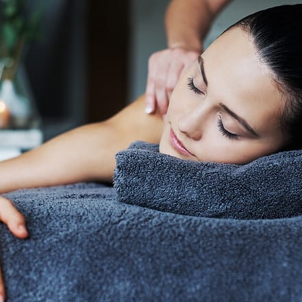 Gesichtsbehandlung mit Schulter-Nacken-Massage Dresden OXGE.com Special Offers, Deals & Discounts in Germany