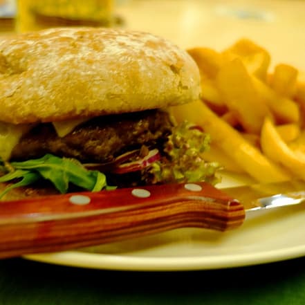 Iss dich satt: Burger-Menü inkl. Getränk, Salat und Pommes München OXGE.com Special Offers, Deals & Discounts in Germany
