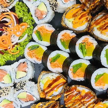 Japanische Küche: Sushi Hot Box für 2 oder 4 Personen Berlin OXGE.com Special Offers, Deals & Discounts in Germany