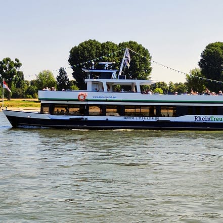 Panoramafahrt zwischen Bonn & Königswinter auf der MS RheinTreue Bochum OXGE.com Special Offers, Deals & Discounts in Germany