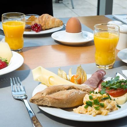 Schlemmern und genießen: Frühstücksbuffet inkl. einem Glas Sekt München OXGE.com Special Offers, Deals & Discounts in Germany