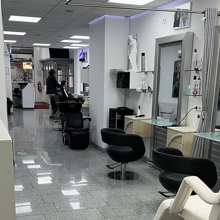 Waschen, Schneiden und Trocknen oder Kopfmassage für Sie oder Ihn Düsseldorf OXGE.com Special Offers, Deals & Discounts in Germany