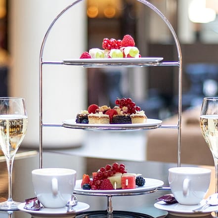„Sweet & Champagne“ in der Listo Lounge im Hilton Berlin Berlin OXGE.com Special Offers, Deals & Discounts in Germany
