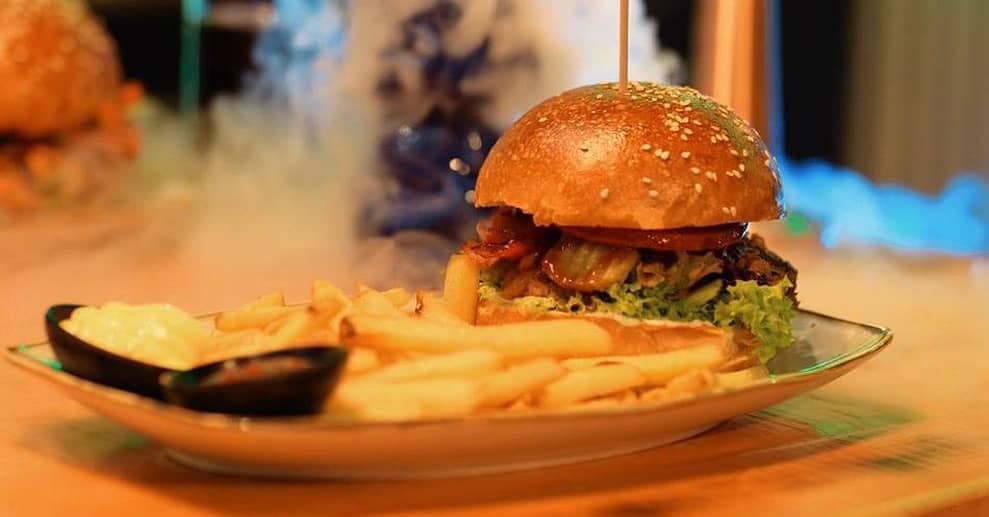 2 Std. Billard mit Burgermenü für 2 oder 4 Personen Frankfurt OXGE.com Special Offers, Deals & Discounts in Germany