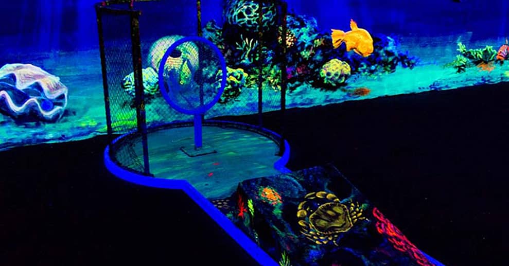 3D-Schwarzlicht-Minigolf inkl. Leihbrille für bis zu 4 Personen Karlsruhe OXGE.com Special Offers, Deals & Discounts in Germany