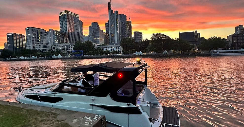 90-minütige private Bootstour auf dem Main – für bis zu 9 Personen Frankfurt OXGE.com Special Offers, Deals & Discounts in Germany
