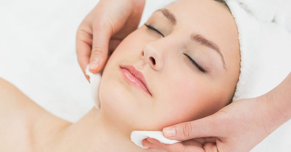 Aqua-Facial für Gesicht, Hals/Dekolleté oder Rücken mit opt. Extras Frankfurt OXGE.com Special Offers, Deals & Discounts in Germany