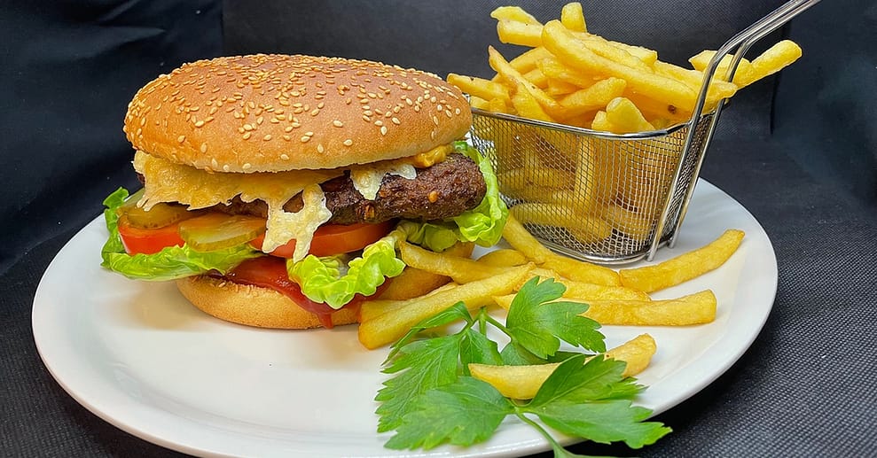 Burger-Genuss mit Pommes, frischem Salat & Dessert für 2 o. 4 Personen Essen OXGE.com Special Offers, Deals & Discounts in Germany