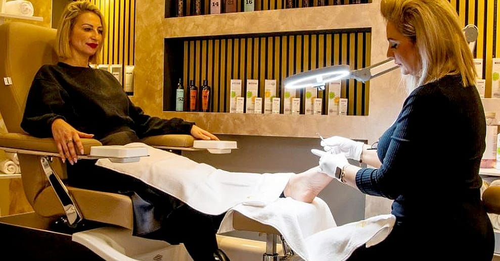 Gesichtsbehandlung inkl. Mani- und/oder Pediküre mit Welcome Drink Stuttgart OXGE.com Special Offers, Deals & Discounts in Germany