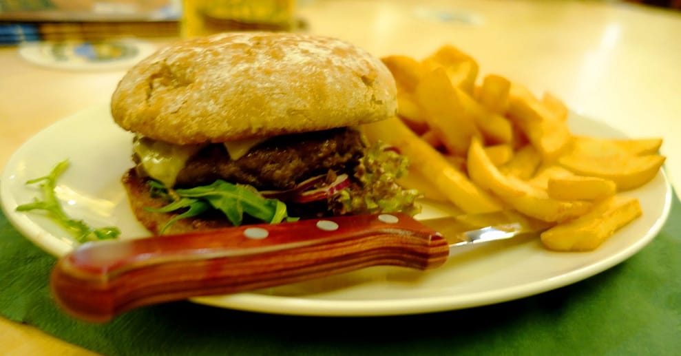 Iss dich satt: Burger-Menü inkl. Getränk, Salat und Pommes München OXGE.com Special Offers, Deals & Discounts in Germany