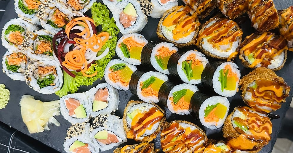 Japanische Küche: Sushi Hot Box für 2 oder 4 Personen Berlin OXGE.com Special Offers, Deals & Discounts in Germany