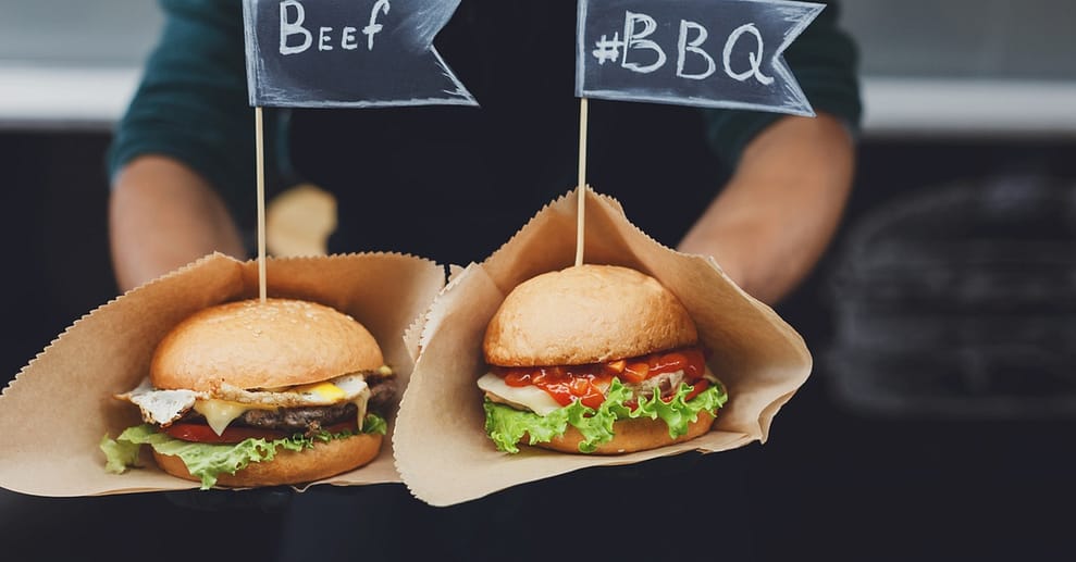 Leckeres Burger-Menü mit Pommes frites und Eistee für 1-4 Personen Essen OXGE.com Special Offers, Deals & Discounts in Germany