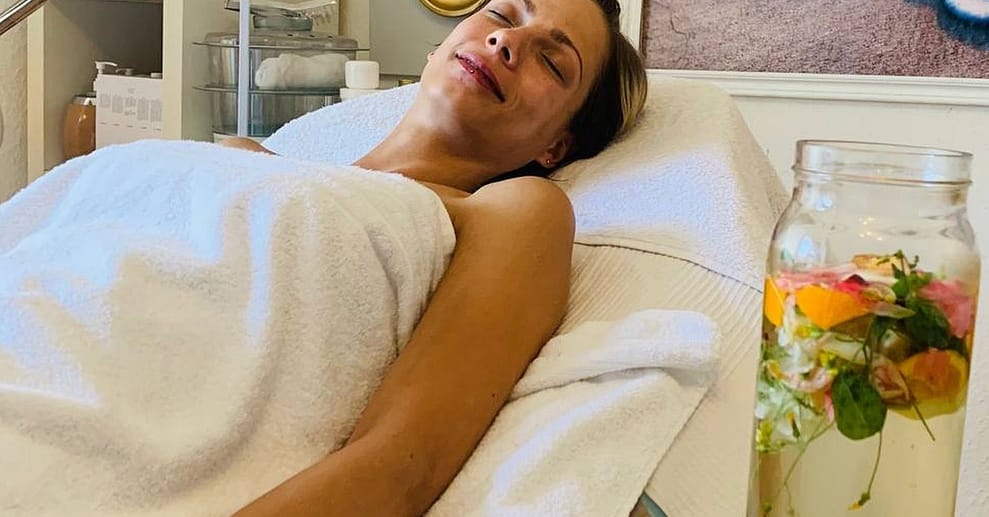 Microneedling opt. mit Anti-Aging-24K-Treatment oder Aquafacial Münster OXGE.com Special Offers, Deals & Discounts in Germany