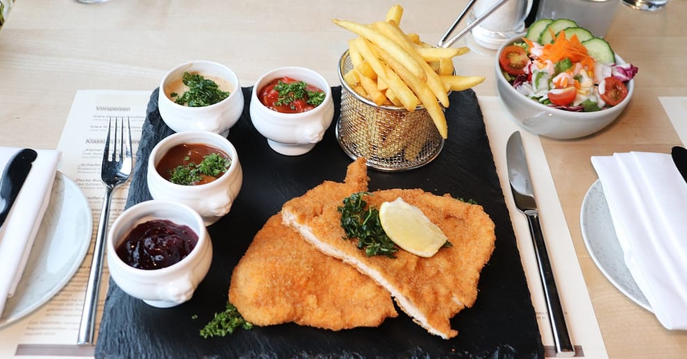Schnitzeltasting für 2 oder 4 Personen inkl. Pommes und frischem Salat Köln OXGE.com Special Offers, Deals & Discounts in Germany
