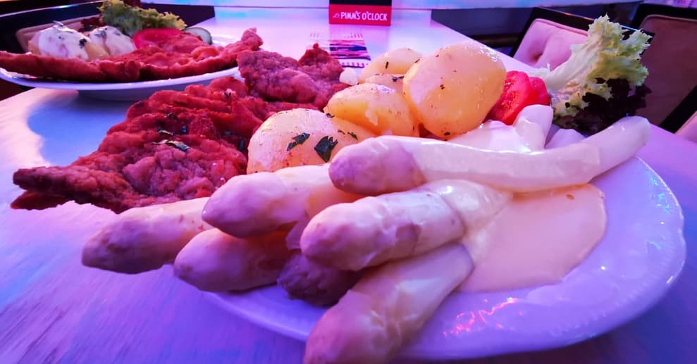 Spargel mit Sauce hollandaise & Kartoffeln, opt. + Schweineschnitzel Berlin OXGE.com Special Offers, Deals & Discounts in Germany
