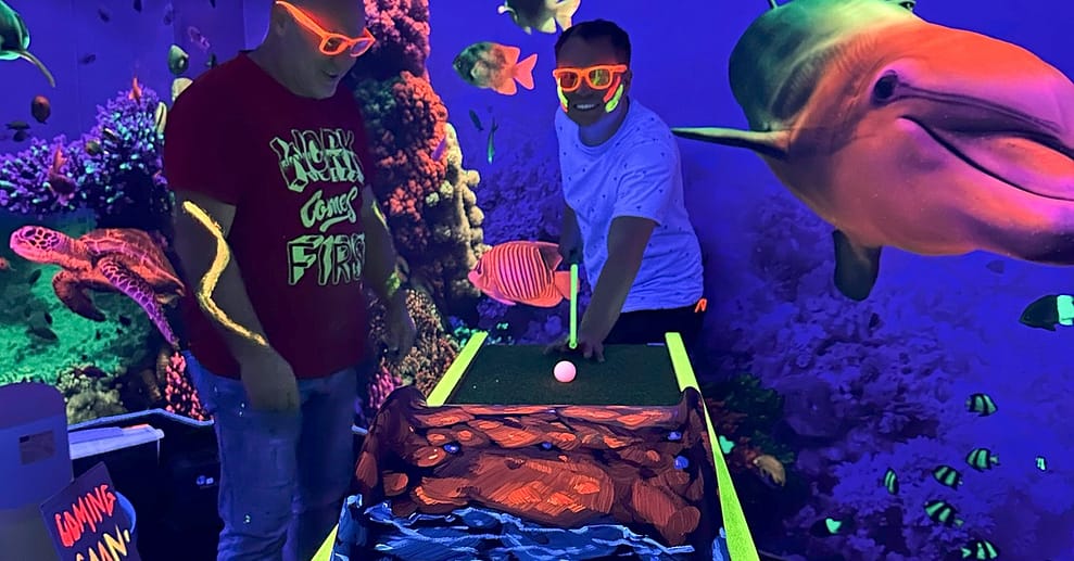 Spaß und Action: 3D Neon Minigolf / 3D Pit-Pat für 2 oder 4 Personen Augsburg OXGE.com Special Offers, Deals & Discounts in Germany